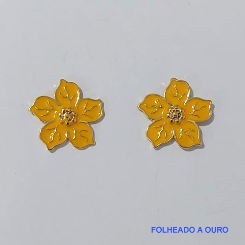 BRINCO FOLHEADO A OURO - BANHADO COM 5 MILÉSIMOS + VERNIZ DIAMOND - BRINCO DE PINO FLOR 17MM - OURO111