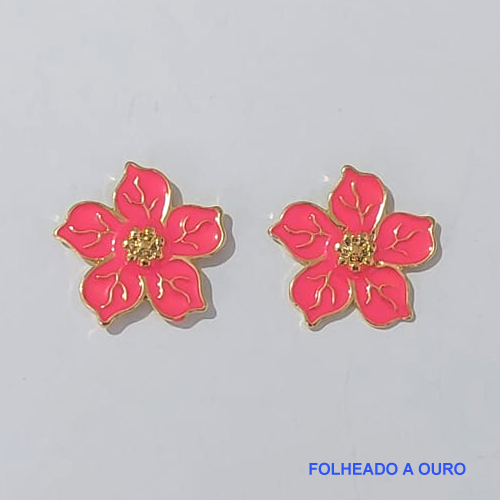 BRINCO FOLHEADO A OURO - BANHADO COM 5 MILÉSIMOS + VERNIZ DIAMOND - BRINCO DE PINO FLOR 17MM - OURO112