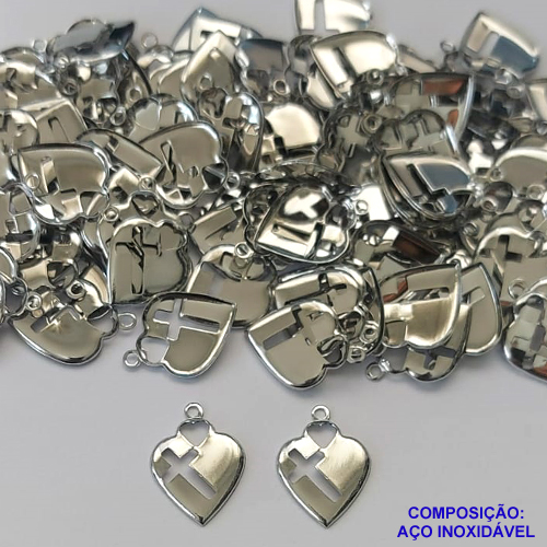 ACESSÓRIOS EM AÇO INOXIDÁVEL(CX54) - PINGENTE CORAÇÃO COM CRUCIFIXO VAZADO 15MM - AÇO1240