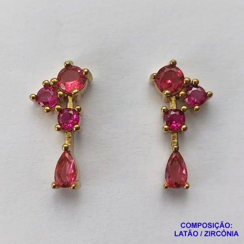 BRINCO NO BRUTO PRONTO PARA O BANHO(CX54) - (BX001569 T503) BRINCO DE PINO COM PEDRAS EM ZIRCÔNIAS ROSAS 8X17MM - COMPOSIÇÃO: 100% LATÃO - PESO TOTAL 1,6GR - BRU13368