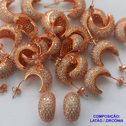 BRINCO NO BRUTO PRONTO PARA O BANHO(CX55)- BRINCO DE PINO ARGOLA CRAVEJADO EM MICROS ZIRCÔNIAS 9X16MM - COMPOSIÇÃO: LATÃO / ZIRCÔNIA - PESO TOTAL 6GR - BRU13369
