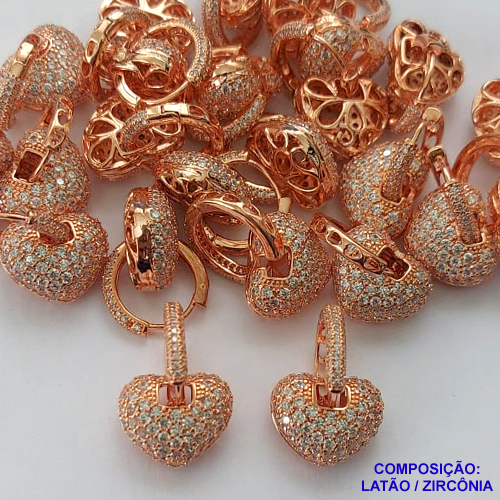 BRINCO NO BRUTO PRONTO PARA O BANHO(CX55)- BRINCO COM BASE E CORAÇÃO CRAVEJADOS EM MICROS ZIRCÔNIAS 17MM - COMPOSIÇÃO: LATÃO / ZIRCÔNIA - PESO TOTAL 4,2GR - BRU13371