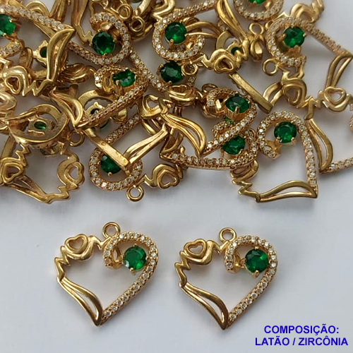 PINGENTE NO BRUTO PRONTO PARA O BANHO(CX78) - PINGENTE CORAÇÃO VAZADO CRAVEJADO EM MICROS ZIRCÔNIAS E PEDRA EM ZIRCÔNIA VERDE 16X18MM - COMPOSIÇÃO: LATÃO / ZIRCÔNIA - PESO TOTAL 1,2GR - BRU13377