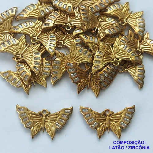 PINGENTE NO BRUTO PRONTO PARA O BANHO(CX56) - PINGENTE BORBOLETA CRAVEJADO EM ZIRCÔNIAS 14X25MM - COMPOSIÇÃO: LATÃO / ZIRCÔNIA - PESO TOTAL 2,4GR - BRU13384