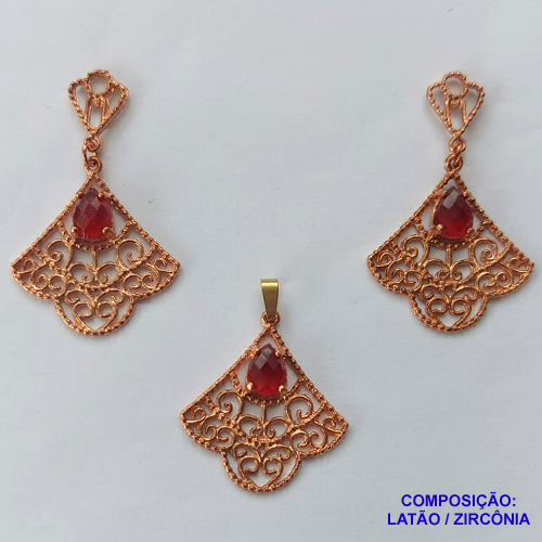 CONJUNTO NO BRUTO PRONTO PARA O BANHO(CX57) - CONJUNTO "SEM CORRENTE" - PINGENTES DETALHES VAZADOS COM PEDRA EM ZIRCÔNIA VERMELHA 25X27MM - PESO TOTAL 9,5GR - BRU13386
