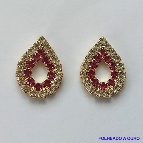 BRINCO FOLHEADO A OURO - BANHADO COM 5 MILÉSIMOS + VERNIZ DIAMOND - BRINCO DE PINO ESTILO GOTA VAZADA CRAVEJADA EM MICROS ZIRCÔNIAS CRISTAIS E ROSAS 13X17MM OURO121