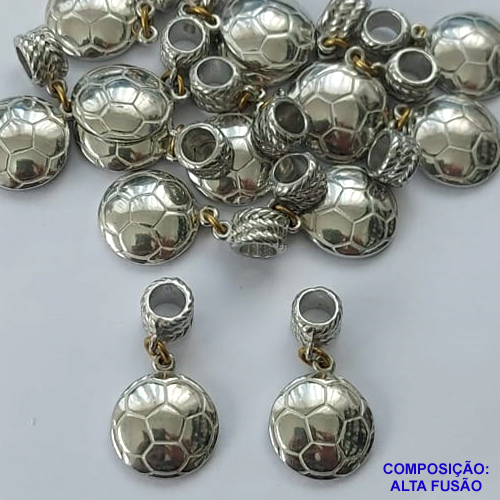 ACESSÓRIO NO BRUTO PRONTO PARA O BANHO(CX61)- (BLQ-098) BOLA DE FUTEBOL 12MM - BERLOQUE PARA PULSEIRA SIMILAR A PANDORA - COMPOSIÇÃO: ALTA FUSÃO - PESO 1,8GR - BRU0002638