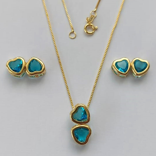 CONJUNTO FOLHEADO A OURO - BANHADO COM 5 MILÉSIMOS + VERNIZ DIAMOND - (CJA792) CONJUNTO COM CORRENTE VENEZIANA 45CM E PINGENTES CORAÇÃO DUPLO COM ZIRCÔNIA AZUL 9X18MM - FECHO REDONDO - OURO184
