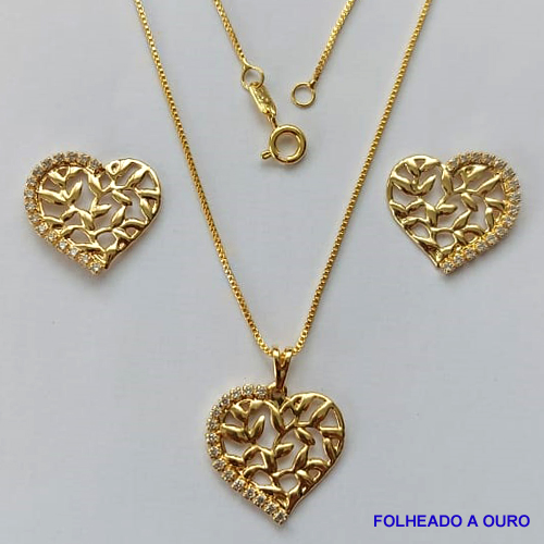 CONJUNTO FOLHEADO A OURO - BANHADO COM 5 MILÉSIMOS + VERNIZ DIAMOND - (CJA747) CONJUNTO COM CORRENTE VENEZIANA 45CM E PINGENTES CORAÇÃO VAZADO CRAVEJADO EM MICROS ZIRCÔNIAS 19MM - FECHO REDONDO - OURO192