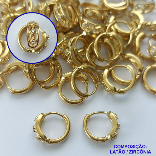 BRINCO NO BRUTO PRONTO PARA O BANHO(CX71) - BRINCO ARGOLA COM DETALHES VAZADOS E CRAVEJADO EM MICROS ZIRCÔNIAS 5X14MM - PESO TOTAL 1,6GR - BRU13473