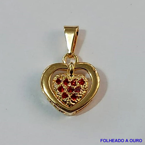 PINGENTE FOLHEADO A OURO - BANHADO COM 5 MILÉSIMOS + VERNIZ DIAMOND - PINGENTE CORAÇÃO DUPLO CRAVEJADO EM MICROS ZIRCÔNIAS VERMELHAS 13MM - OURO214
