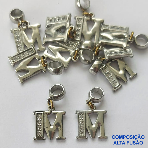 ACESSÓRIO NO BRUTO PRONTO PARA O BANHO (CX83)- (BLQ-097M) LETRA "M" COM ZIRCÔNIAS 11X12MM - BERLOQUE PARA PULSEIRA SIMILAR A PANDORA - COMPOSIÇÃO: ALTA FUSÃO - PESO 1,5GR - BRU0002795