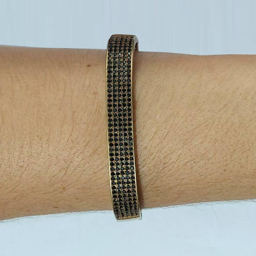 PULSEIRA (BRACELETE) NO BRUTO PRONTO PARA O BANHO(CX88) - BRACELETE CRAVEJADO EM MICROS ZIRCÔNIAS VERDES ESCURAS - TAMANHO: 9X62MM - PESO: 19,8GR - COMPOSIÇÃO: LATÃO / ZIRCÔNIA - BRU13563