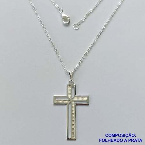 GARGANTILHA FOLHEADA A PRATA COM 50 MILÉSIMOS + VERNIZ DIAMOND - GARGANTILHA COM CORRENTE CADEADO E PINGENTE CRUCIFIXO VAZADO 21X35MM - TAMANHO: 45CM E FECHO LAGOSTA PRA069