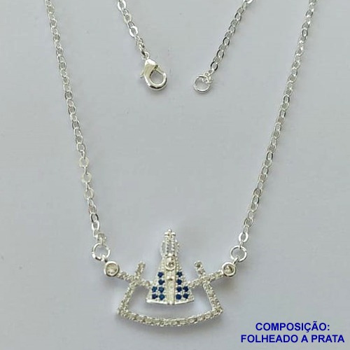 GARGANTILHA FOLHEADA A PRATA COM 50 MILÉSIMOS + VERNIZ DIAMOND - GARGANTILHA CORRENTE CADEADO 45CM PINGENTE NOSSA SENHORA APARECIDA COM MICRO ZIRCÔNIAS CRISTAL 27X18MM E FECHO LAGOSTA PRA079