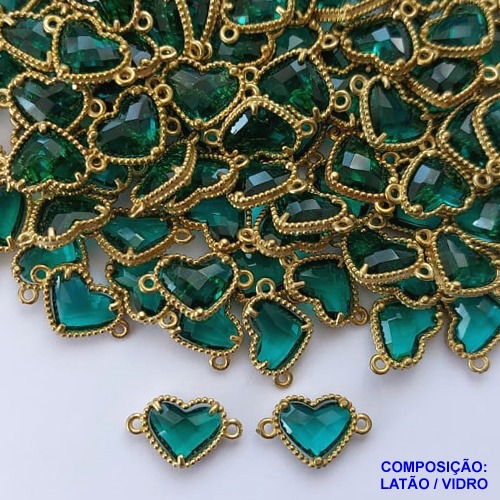 ACESSÓRIO NO BRUTO PRONTO PARA O BANHO - PINGENTE TIPO VAN CLEEF VERDE CORAÇÃO COM DUAS ARGOLINHAS - COMPOSIÇÃO: LATÃO / VIDRO - TAMANHO 10MM - (VENDIDO POR UNIDADE) PESO TOTAL 0,6GR - BRU0002905
