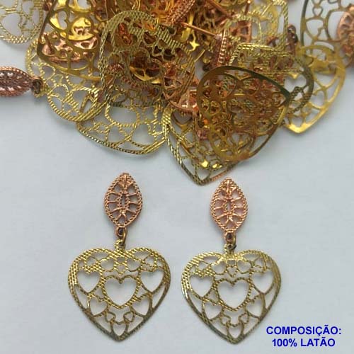 BRINCO NO BRUTO PRONTO PARA O BANHO(CX110) - BRINCO DE PINO COM CORAÇÃO DETALHES VAZADOS 21X22MM - PESO TOTAL 1,8GR - BRU13778