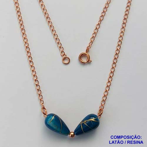 GARGANTILHA NO BRUTO PRONTO PARA O BANHO(CX100) - CORRENTE IMPORTADA 45CM - PINGENTES PEDRA AZUIS COM DETALHES EM DOURADO EM RESINAS 7X15MM - PESO TOTAL 2,5GR - BRU13780