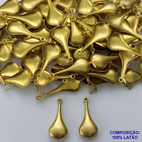 ACESSÓRIO NO BRUTO PRONTO PARA O BANHO(CX98) - (364) PINGENTE GOTA DUPLA 20MM - PESO TOTAL 0,4GR - COMPOSIÇÃO: 100% LATÃO - BRU0002919