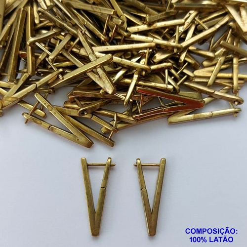 BRINCO NO BRUTO PRONTO PARA O BANHO(CX98) - BRINCO PRESSÃO FORMATO TRIANGULO 11X26MM - COMPOSIÇÃO: 100% LATÃO - PESO 3,1GR - BRU13828