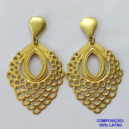 BRINCO NO BRUTO PRONTO PARA O BANHO - BRINCO DE PINO COM DETALHES VAZADOS - TAMANHO: 27X35MM - PESO 3,4GR - COMPOSIÇÃO: 100% LATÃO - BRU13832