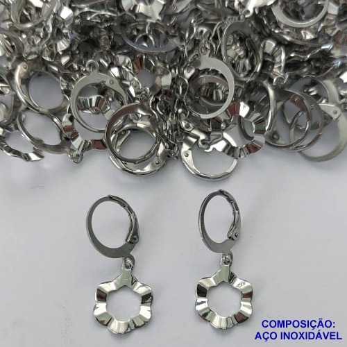 BRINCO EM AÇO INOXIDÁVEL(E1355)(CX99) - BRINCO ARGOLA DE PRESSÃO COM PINGENTE CÍRCULO MARTELADO 10MM - COMPOSIÇÃO: AÇO INOXIDÁVEL - AÇO1599