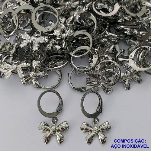 BRINCO EM AÇO INOXIDÁVEL(E1328)(CX99) - BRINCO ARGOLA DE PRESSÃO COM PINGENTE LAÇO 12MM - COMPOSIÇÃO: AÇO INOXIDÁVEL - AÇO1601