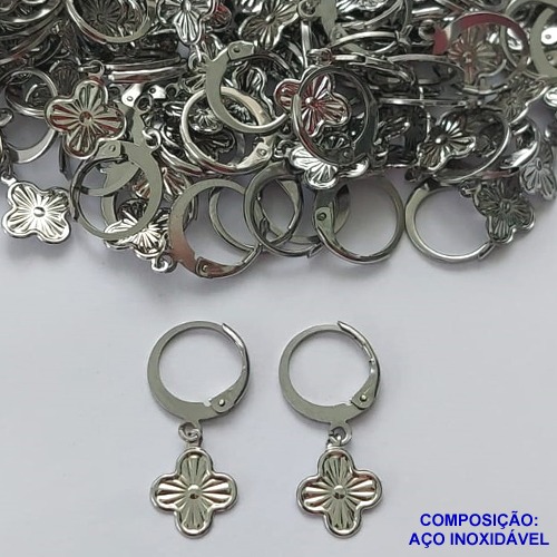 BRINCO EM AÇO INOXIDÁVEL(E1367)(CX99)- BRINCO ARGOLA DE PRESSÃO PINGENTE VAN CLEEF 8MM - COMPOSIÇÃO: AÇO INOXIDÁVEL - AÇO1612