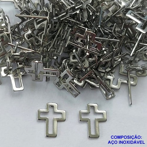 BRINCO EM AÇO INOXIDÁVEL(CX99) - BRINCO DE PINO CRUCIFIXO VAZADO 8MM - COMPOSIÇÃO: AÇO INOXIDÁVEL - AÇO1628