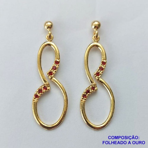BRINCO FOLHEADO A OURO - BANHADO COM 5 MILÉSIMOS + VERNIZ DIAMOND -  BRINCO DE PINO COM MICRO ZIRCÔNIAS VERMELHAS 14MM - OURO270