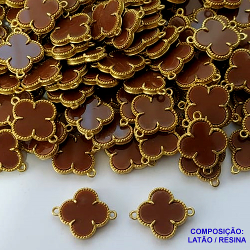 ACESSÓRIO NO BRUTO PRONTO PARA O BANHO - PINGENTE TIPO VAN CLEEF MARROM 15MM COM DUAS ARGOLINHAS - COMPOSIÇÃO: LATÃO / RESINA - (VENDIDO POR UNIDADE) PESO TOTAL 0,8GR - BRU0002942
