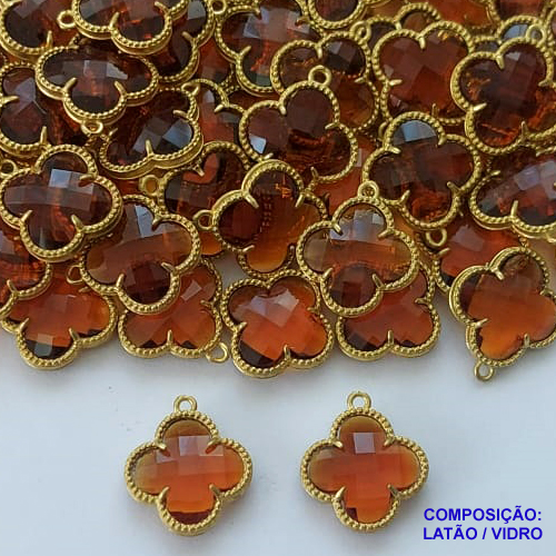 ACESSÓRIO NO BRUTO PRONTO PARA O BANHO - PINGENTE TIPO VAN CLEEF MARROM EM VIDRO 15MM COM UMA ARGOLINHA - COMPOSIÇÃO: LATÃO / VIDRO - (VENDIDO POR UNIDADE) PESO TOTAL 1,4GR - BRU0002945