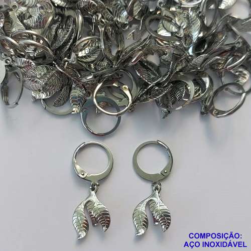 BRINCO EM AÇO INOXIDÁVEL(CX108) - BRINCO ARGOLINHA DE PRESSÃO COM PINGENTE FOLHAS 16MM - COMPOSIÇÃO: AÇO INOXIDÁVEL - AÇO1782