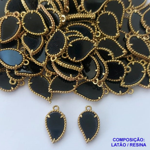 ACESSÓRIO NO BRUTO PRONTO PARA O BANHO(CX105) - PINGENTE TIPO VAN CLEEF GOTA PRETA COM UMA ARGOLINHA- COMPOSIÇÃO: LATÃO / RESINA - TAMANHO 11MM -  (VENDIDO POR UNIDADE) PESO TOTAL 0,4GR - BRU0002951