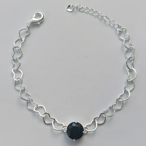 PULSEIRA FOLHEADA A PRATA COM 50 MILÉSIMOS + VERNIZ DIAMOND - CORRENTE CORAÇÃO 17CM + EXTENSOR E FECHO LAGOSTA - PINGENTE EM ZIRCÔNIA PRETA 9MM - PRA151