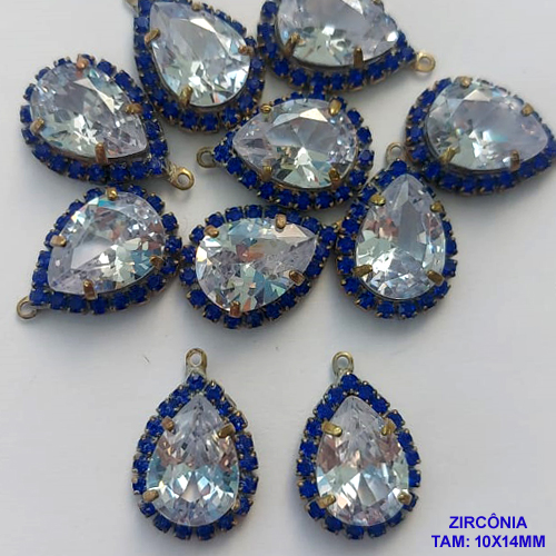ACESSÓRIO NO BRUTO PRONTO PARA O BANHO(CX105)- ZIRCÔNIA CRISTAL 10X14MM COM BASE CRAVEJADA EM CRISTAIS AZUIS - COMPOSIÇÃO: ZIRCÔNIA - PESO TOTAL 2,6GR - BRU0002953