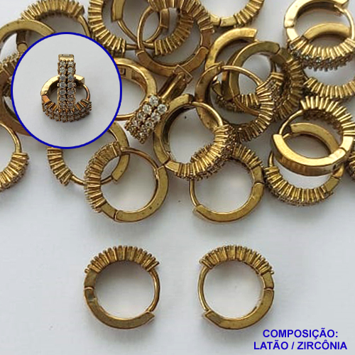 BRINCO NO BRUTO PRONTO PARA O BANHO(CX107) - BRINCO ARGOLINHA DE PRESSÃO (TRANQUETA) COM DUAS FILEIRAS DE MICROS ZIRCÔNIAS 3X13MM - COMPOSIÇÃO: LATÃO / ZIRCÔNIA - PESO: 3GR - BRU14172