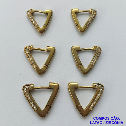 BRINCO NO BRUTO PRONTO PARA O BANHO(CX107) - BRINCO DE PRESSÃO TRIO FORMATO TRIANGULO COM 3 PARES TAMANHOS 12/15/17MM CRAVEJADOS COM 3 FILEIRAS DE MICROS ZIRCÔNIAS - PESO TOTAL 9,5GR - BRU14179