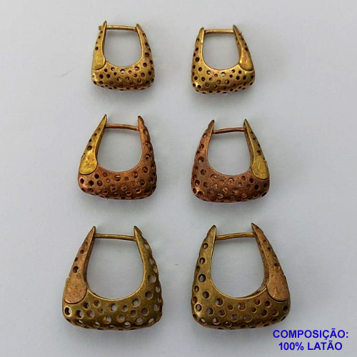 BRINCO NO BRUTO PRONTO PARA O BANHO(CX108) - BRINCO DE PRESSÃO TRIO COM DETALHES VAZADOS COM 3 PARES TAMANHOS 15/19/23MM - PESO TOTAL 15GR - BRU14180
