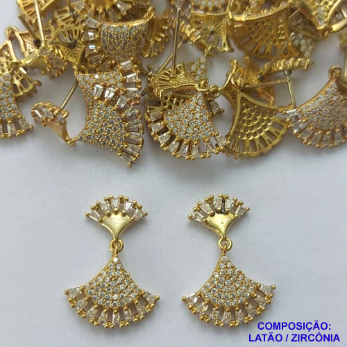 BRINCO NO BRUTO PRONTO PARA O BANHO(CX107)- BRINCO DE PINO COM PINGENTES CRAVEJADOS EM MICROS ZIRCÔNIAS CRISTAIS 14MM - PESO 2,3GR - COMPOSIÇÃO: LATÃO / ZIRCÔNIA - BRU14191