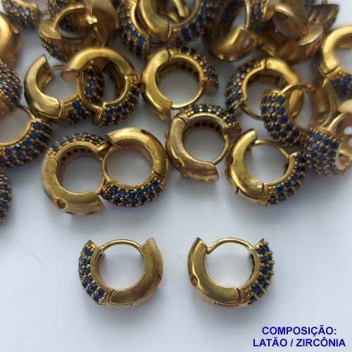 BRINCO NO BRUTO PRONTO PARA O BANHO(CX108) - BRINCO ARGOLA CRAVEJADO EM MICROS ZIRCÔNIAS AZUL MARINHO 14MM - PESO TOTAL 4,3GR - BRU14203
