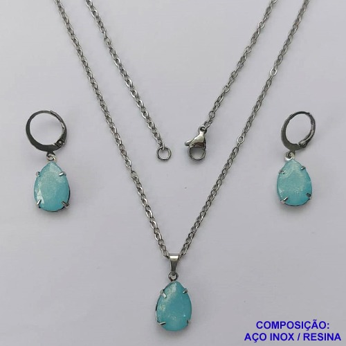 CONJUNTO EM AÇO INOXIDÁVEL - (AÇO03) GARGANTILHA COM CORRENTE 50CM E PINGENTE EM RESINA AZUL COM BRILHOS 3X7MM - COMPOSIÇÃO: AÇO INOXIDÁVEL - AÇO1812
