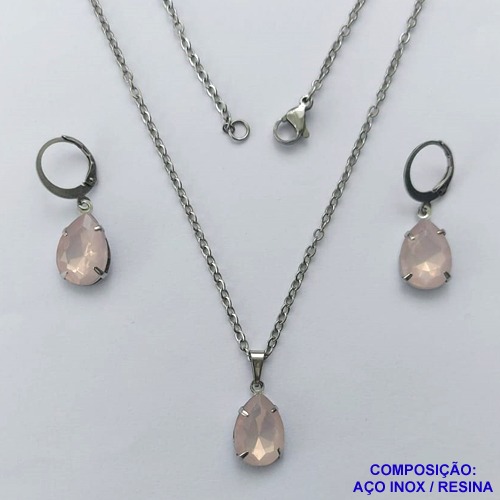 CONJUNTO EM AÇO INOXIDÁVEL - (AÇO03) GARGANTILHA COM CORRENTE 50CM E PINGENTE EM RESINA ROSE 3X7MM - COMPOSIÇÃO: AÇO INOXIDÁVEL - AÇO1825