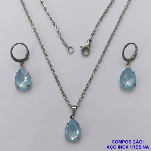 CONJUNTO EM AÇO INOXIDÁVEL - (AÇO03) GARGANTILHA COM CORRENTE 50CM E PINGENTE EM RESINA AZUL CLARO 3X7MM - COMPOSIÇÃO: AÇO INOXIDÁVEL - AÇO1826