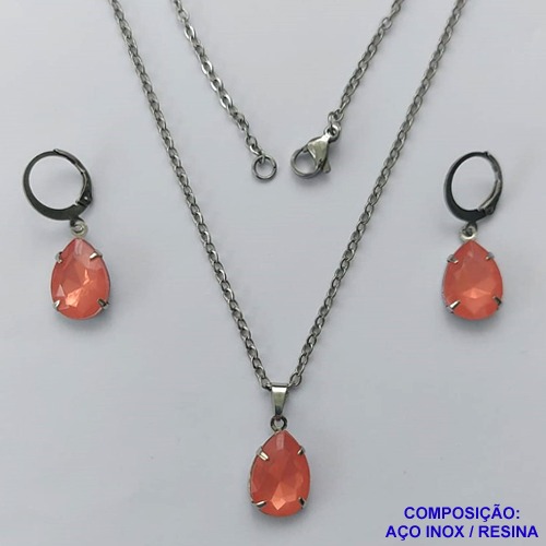 CONJUNTO EM AÇO INOXIDÁVEL - (AÇO03) GARGANTILHA COM CORRENTE 50CM E PINGENTE EM RESINA SALMÃO 3X7MM - COMPOSIÇÃO: AÇO INOXIDÁVEL - AÇO1827