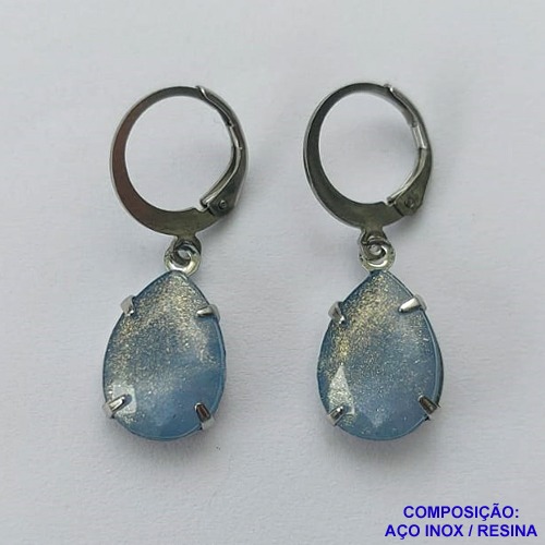 BRINCO EM AÇO INOXIDÁVEL - BRINCO ARGOLINHA DE PRESSÃO COM PINGENTE EM RESINA AZUL COM BRILHOS 3X7MM - COMPOSIÇÃO: AÇO INOXIDÁVEL - AÇO1832