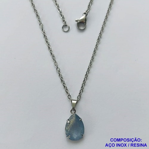 GARGANTILHA EM AÇO INOXIDÁVEL - (AÇO03) GARGANTILHA COM CORRENTE 50CM E PINGENTE EM RESINA AZUL COM BRILHOS 3X7MM - COMPOSIÇÃO: AÇO INOXIDÁVEL - AÇO1836