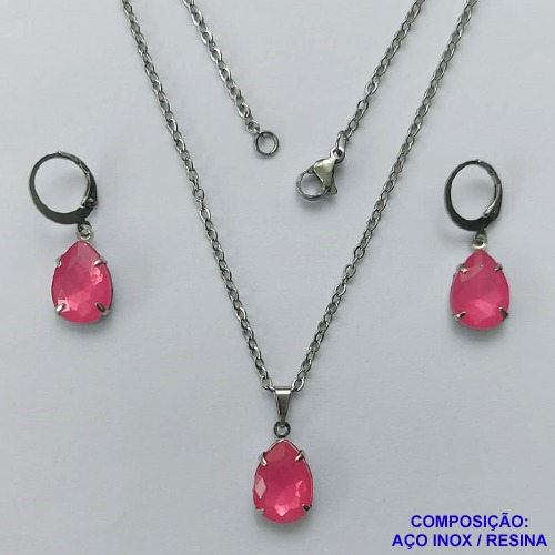 CONJUNTO EM AÇO INOXIDÁVEL - (AÇO03) GARGANTILHA COM CORRENTE 50CM E PINGENTE EM RESINA ROSA 3X7MM - COMPOSIÇÃO: AÇO INOXIDÁVEL - AÇO1837