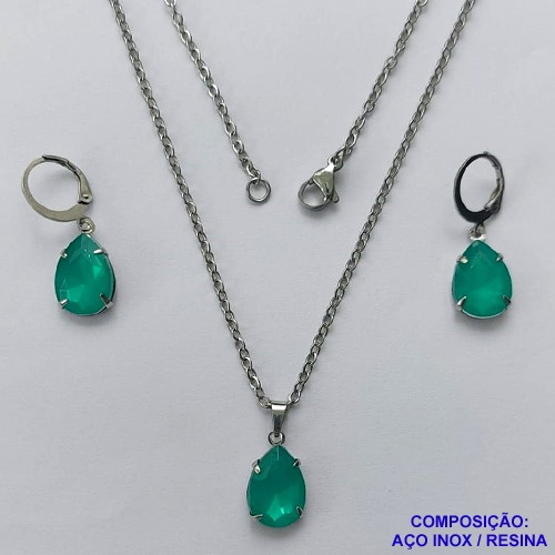 CONJUNTO EM AÇO INOXIDÁVEL - (AÇO03) GARGANTILHA COM CORRENTE 50CM E PINGENTE EM RESINA VERDE 3X7MM - COMPOSIÇÃO: AÇO INOXIDÁVEL - AÇO1838