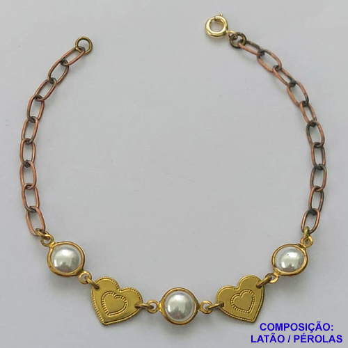 PULSEIRA NO BRUTO PRONTA PARA O BANHO - (CX.50) PULSEIRA COM PÉROLAS E PINGENTES CORAÇÕES - TAMANHO: 18CM - PESO TOTAL 4,4GR - COMPOSIÇÃO: LATÃO / PÉROLAS - BRU14340